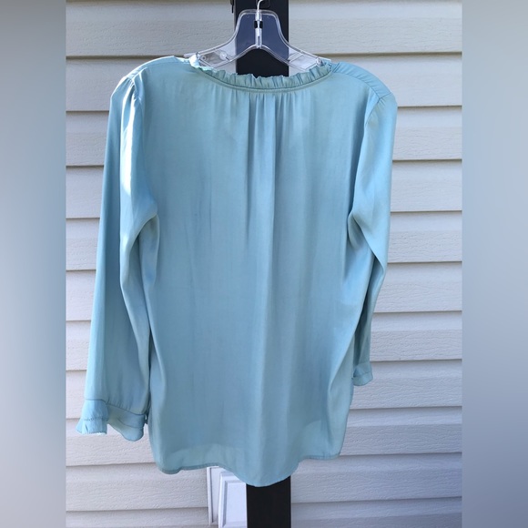 Stunning LOFT baby blue blouse Ruffle XS - Picture 3 of 4
